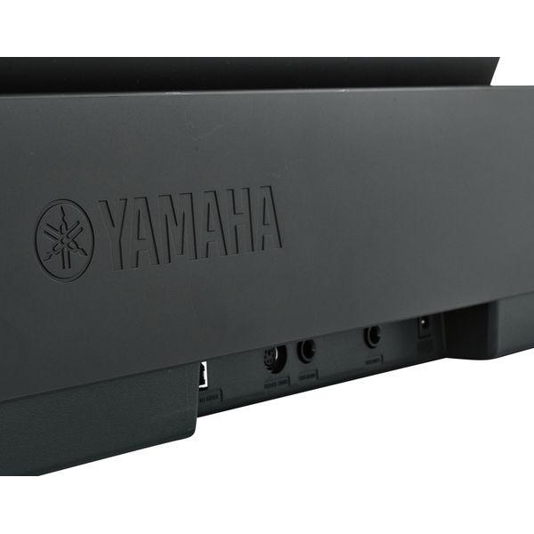 Yamaha P-145 Yamaha P-145