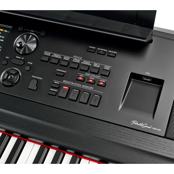 Yamaha DGX-670
